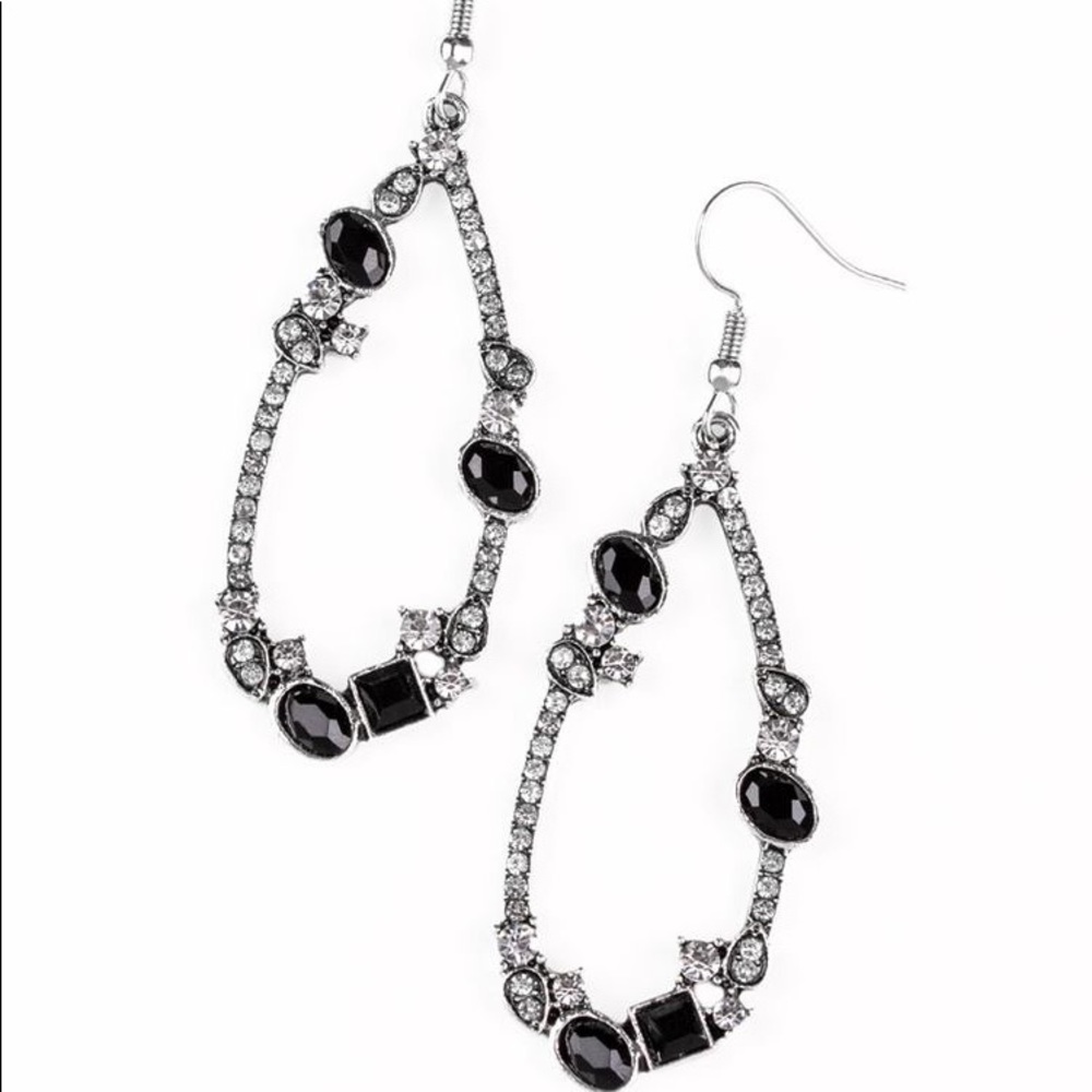 ✨3 for $10✨ Silver and black earrings